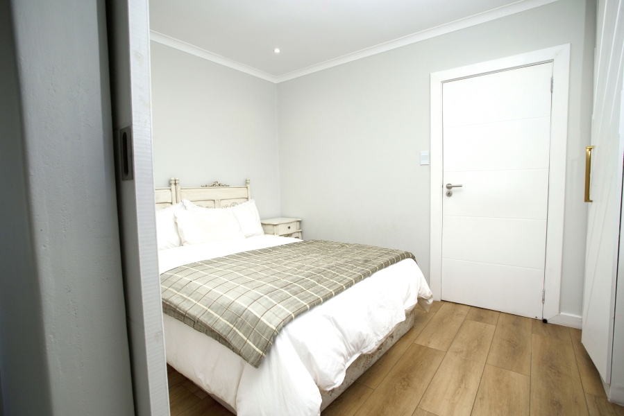 4 Bedroom Property for Sale in Loevenstein Western Cape